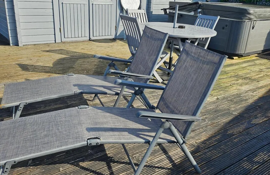 Ruth'S Retreat Shropshire Countryside Lodge With Private Hot Tub & Great Views-1