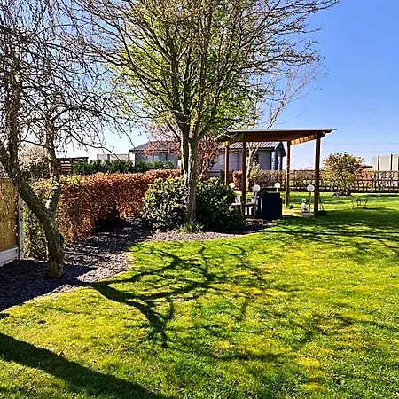 Ruth'S Retreat Shropshire Countryside Lodge With Private Hot Tub & Great Views-2